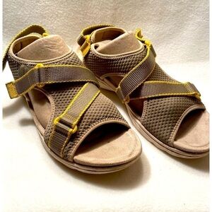 Clark’s “Amanda” Stroll Sandal